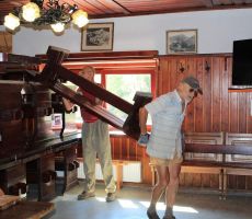 Milan in Jože že nosita klopi in mize